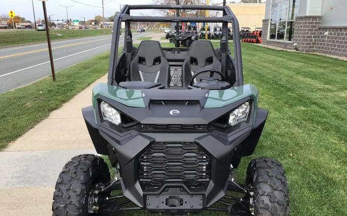 2023 Can-Am® Commander DPS 700