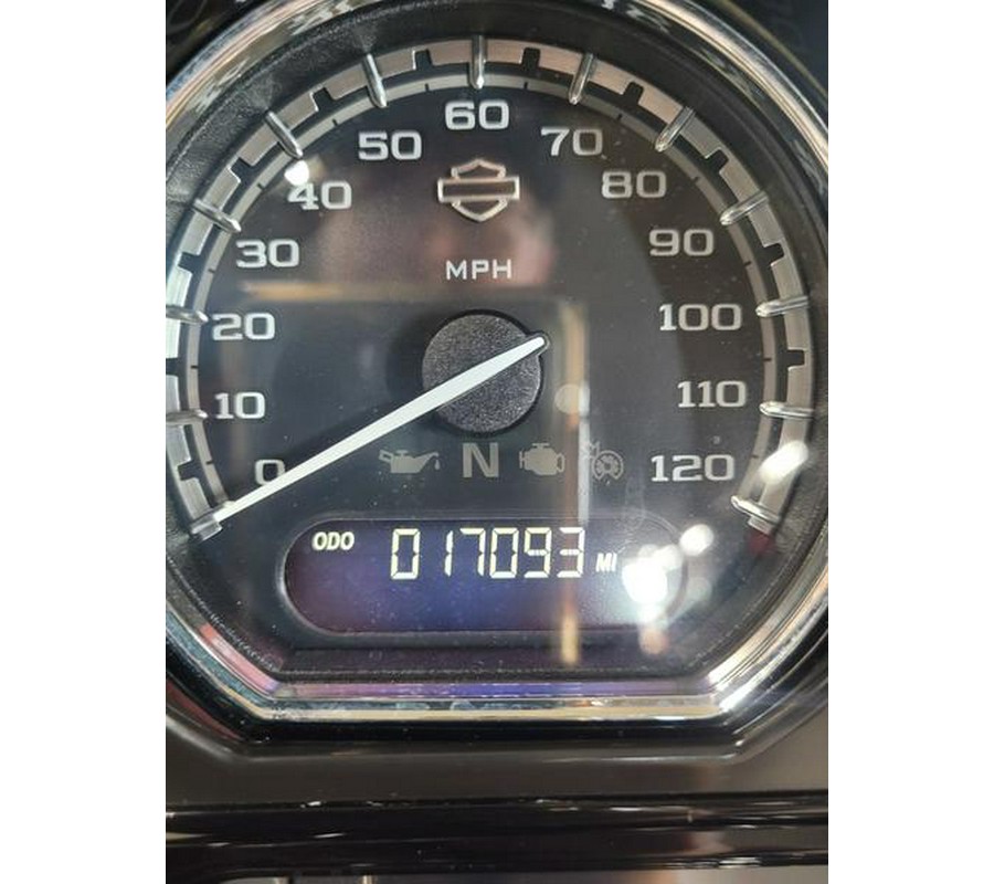 2017 Harley-Davidson® FLHXSE - CVO™ Street Glide®