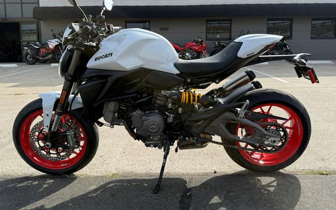 2026 Ducati MONSTER PLUS
