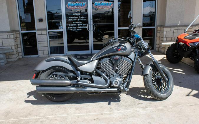 2015 VICTORY GUNNER