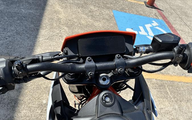 2025 KTM 390 SMC R