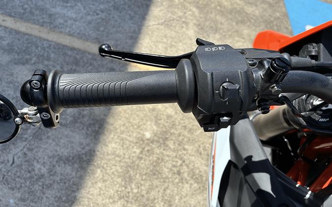 2025 KTM 390 SMC R