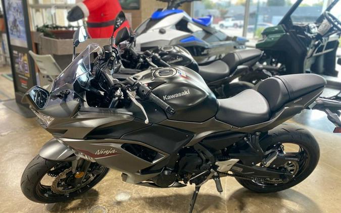 2022 Kawasaki Ninja 650 ABS Metallic Matte Graphenesteel Gray
