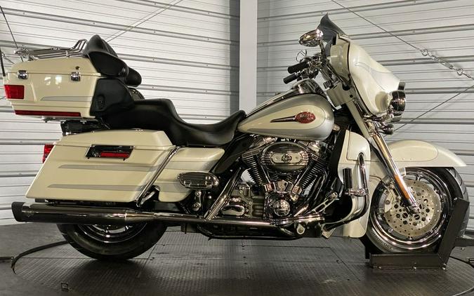 2008 Harley-Davidson® FLHTCUSE3 - CVO™ Ultra Classic® Screamin' Eagle® Electra Glide®