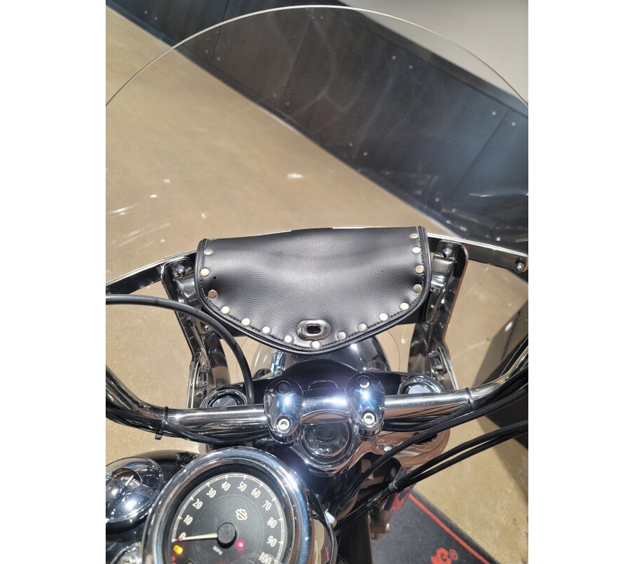 2016 Harley-Davidson® Switchback™ Vivid Black FLD103