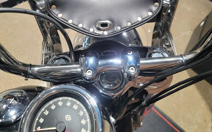 2016 Harley-Davidson® Switchback™ Vivid Black FLD103