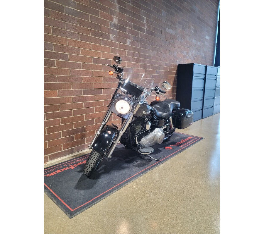 2016 Harley-Davidson® Switchback™ Vivid Black FLD103