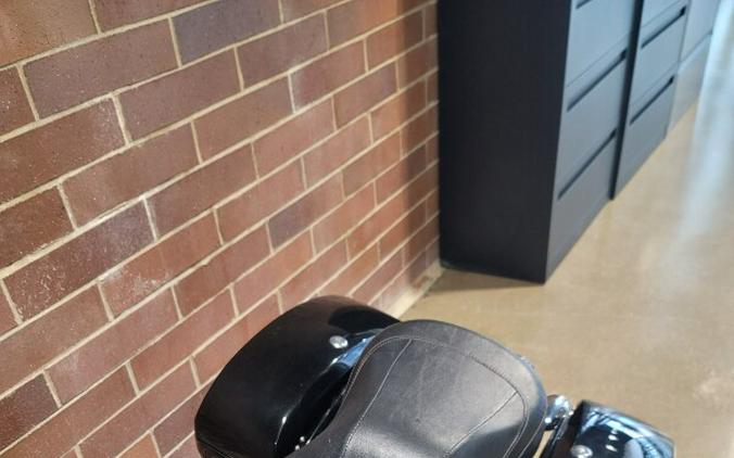 2016 Harley-Davidson® Switchback™ Vivid Black FLD103