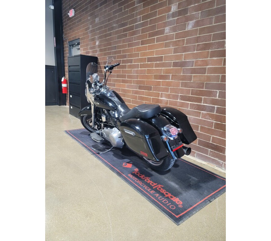2016 Harley-Davidson® Switchback™ Vivid Black FLD103