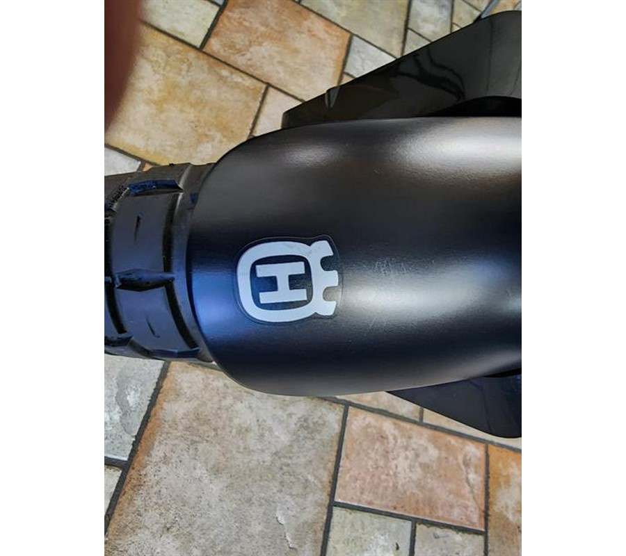 2023 Husqvarna Svartpilen 401