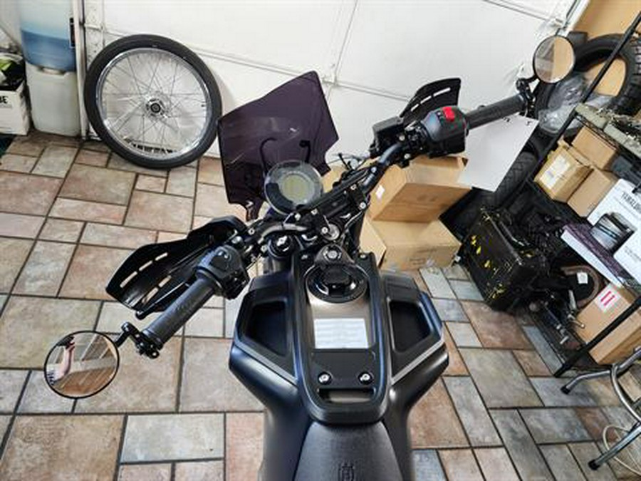 2023 Husqvarna Svartpilen 401