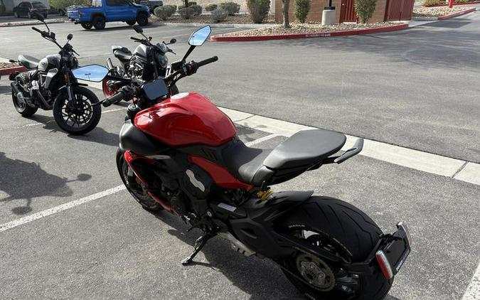 2023 Ducati Diavel V4 Ducati Red