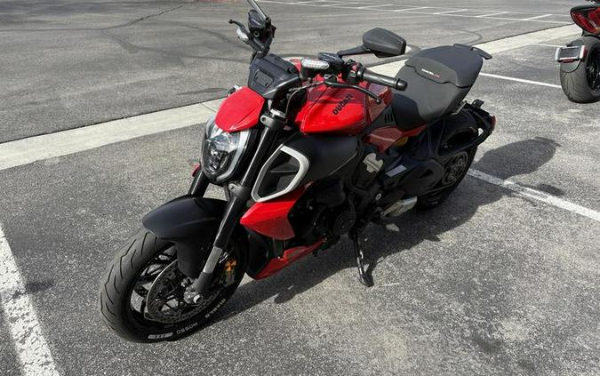 2023 Ducati Diavel V4 Ducati Red