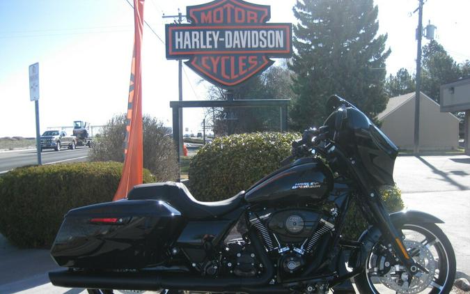 2024 Harley-Davidson Street Glide® Vivid Black - Black Finish