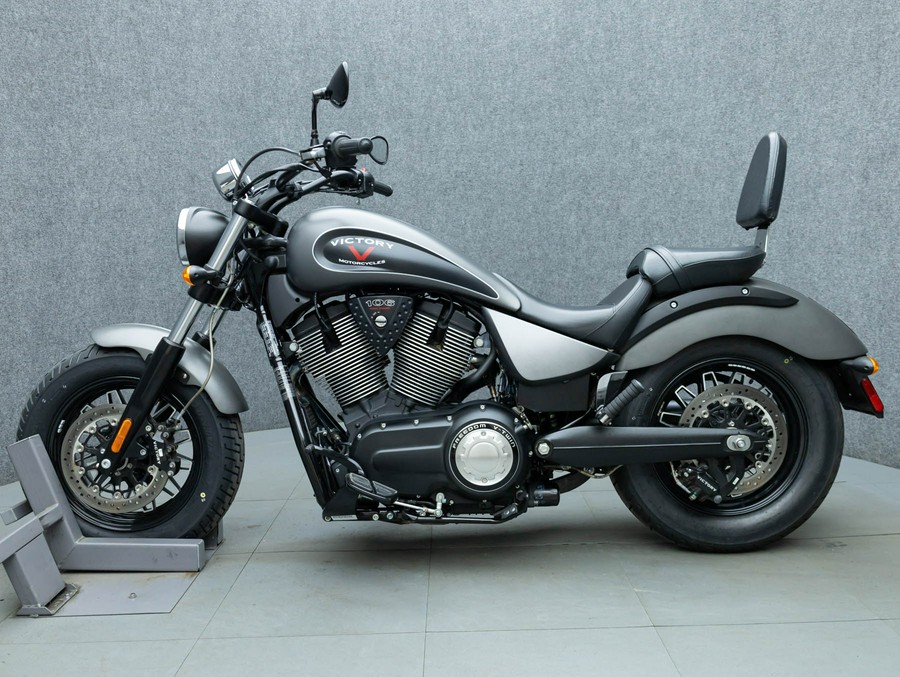 2016 VICTORY GUNNER