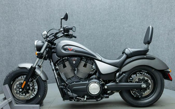 2016 VICTORY GUNNER
