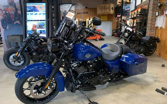 2023 Harley-Davidson® Road King® Special Bright Billiard Blue