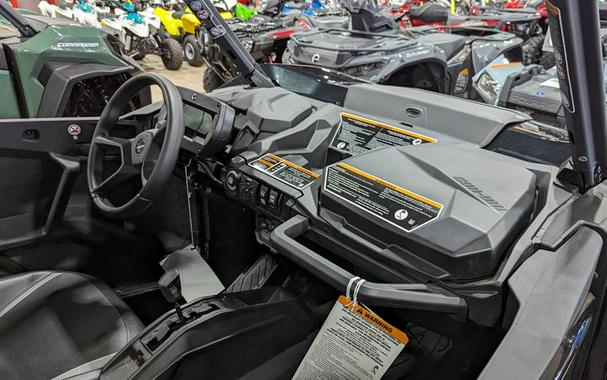 New 2024 CAN-AM COMMANDER XT 60 700 BK CALI 24 XT 700