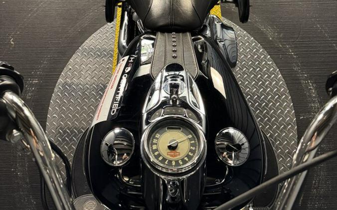 2015 Harley-Davidson Heritage Softail Classic FLSTC BLACK W/ PINSTRI