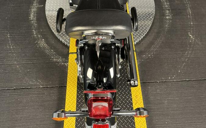 2015 Harley-Davidson Heritage Softail Classic FLSTC BLACK W/ PINSTRI