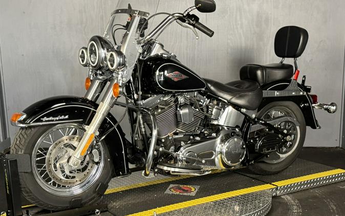 2015 Harley-Davidson Heritage Softail Classic FLSTC BLACK W/ PINSTRI