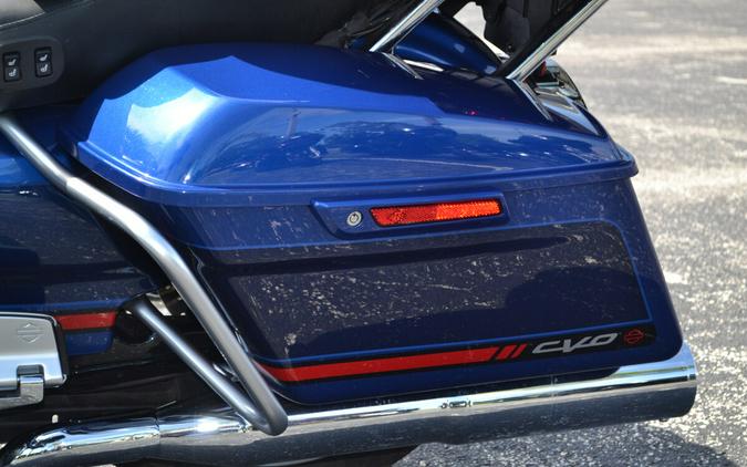2020 Harley-Davidson CVO™ Limited Moonlight Blue & Deep Sea Blue - FLHTKSE
