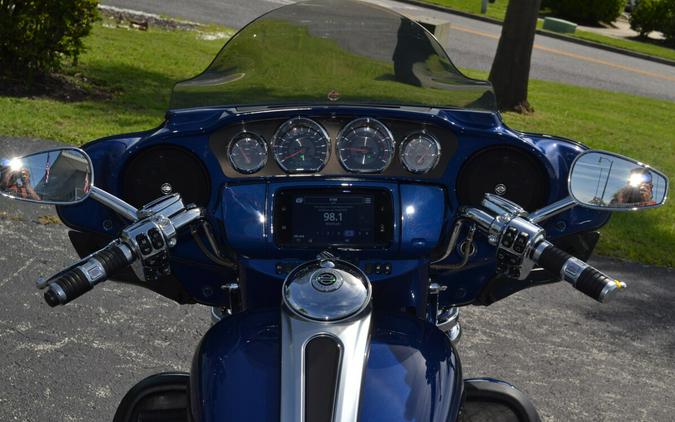 2020 Harley-Davidson CVO™ Limited Moonlight Blue & Deep Sea Blue - FLHTKSE