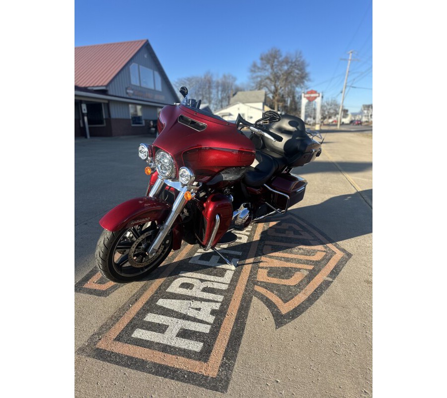 2023 Harley-Davidson® Ultra Limited Heirloom Red Fade
