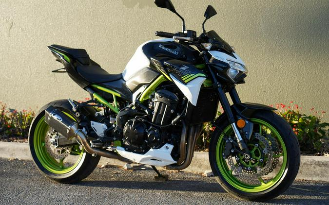 2021 Kawasaki Z900 ABS Pearl Blizzard White/Metallic Spark Black