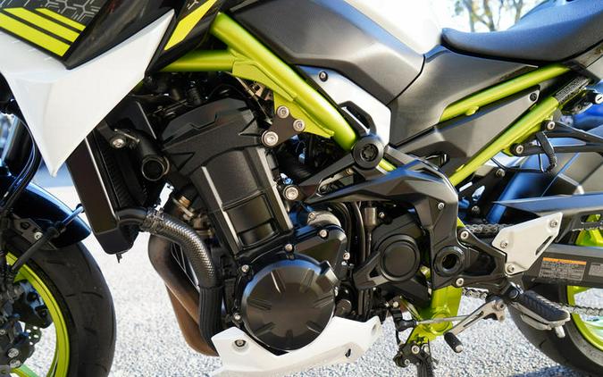 2021 Kawasaki Z900 ABS Pearl Blizzard White/Metallic Spark Black