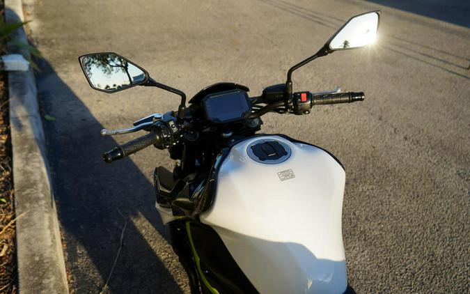2021 Kawasaki Z900 ABS Pearl Blizzard White/Metallic Spark Black