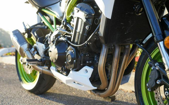 2021 Kawasaki Z900 ABS Pearl Blizzard White/Metallic Spark Black