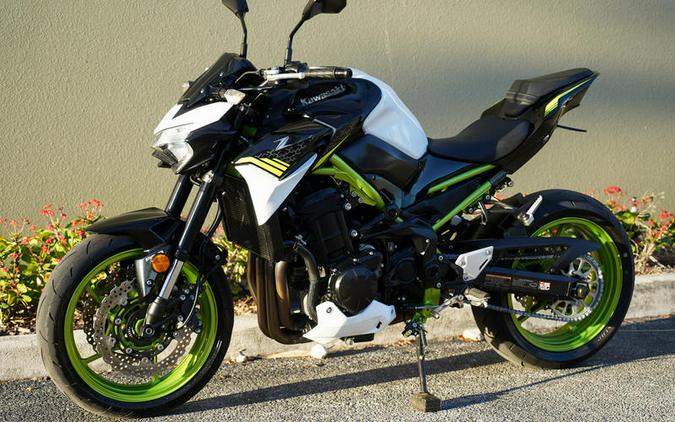 2021 Kawasaki Z900 ABS Pearl Blizzard White/Metallic Spark Black