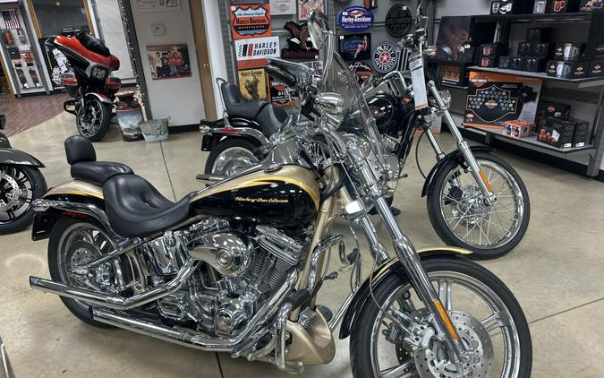 2003 Harley-Davidson® Screamin’ Eagle Softail Deuce 2/T GOLD/BLACK