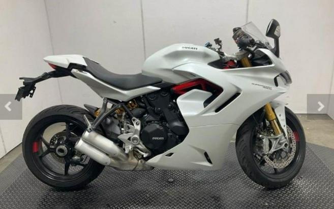 2021 Ducati SuperSport 950 S White Silk fairing