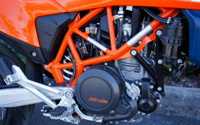 2024 KTM 690 SMC R