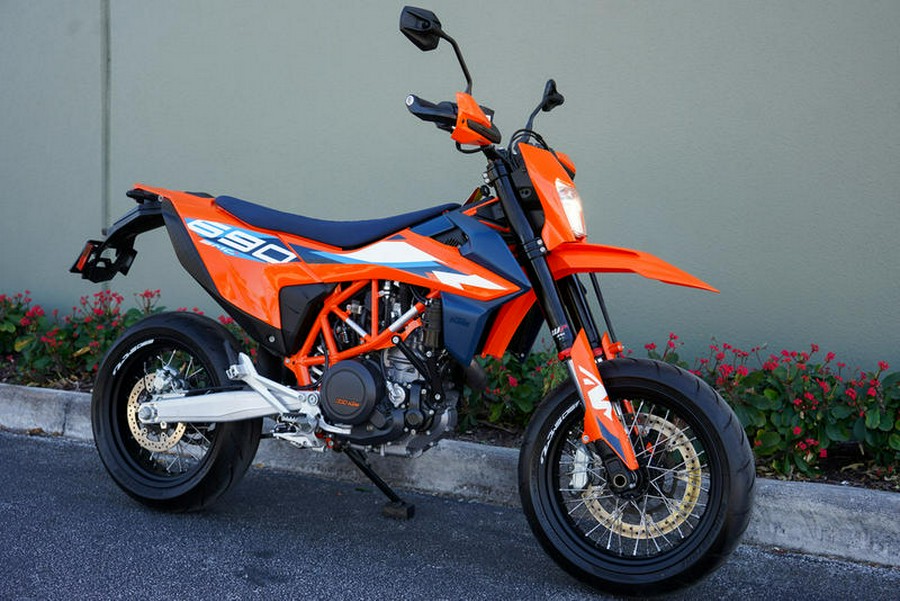 2024 KTM 690 SMC R