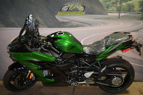 2019 Kawasaki Ninja H2 SX SE+ Review: Supercharged Travel