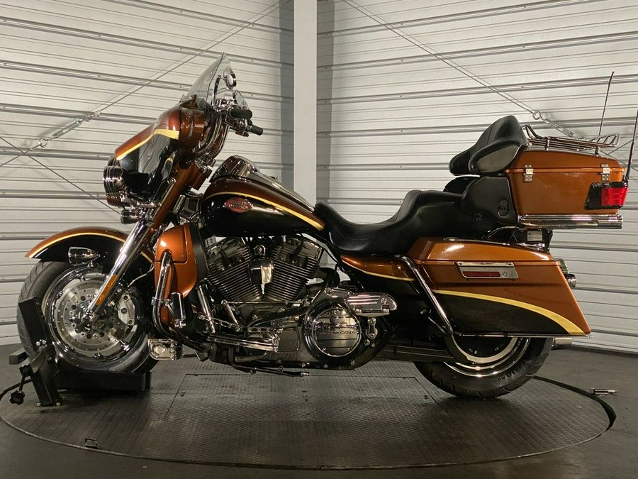 2008 Harley-Davidson® FLHTCUSE3 - CVO™ Ultra Classic® Screamin' Eagle® Anniversary Electra Glide®