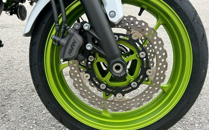 2021 Kawasaki Z650 ABS Pearl Blizzard White/Metallic Spark Black