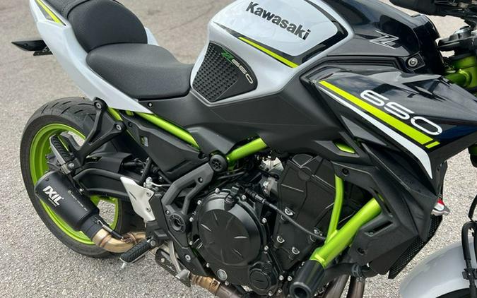 2021 Kawasaki Z650 ABS Pearl Blizzard White/Metallic Spark Black