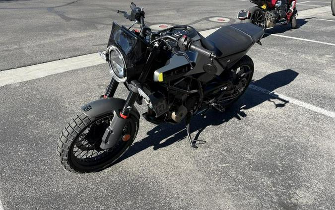 2024 Husqvarna® Svartpilen 401