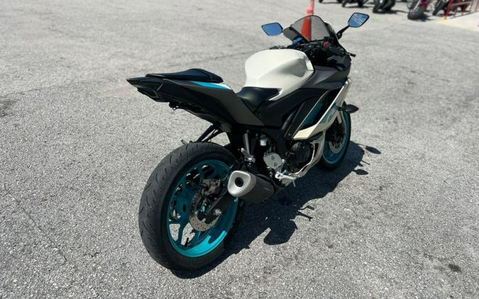 2024 Yamaha YZF-R3 R3