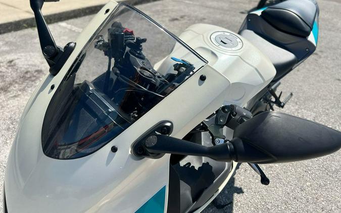 2024 Yamaha YZF-R3 R3