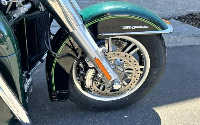 2016 Harley-Davidson® Tri Glide® Ultra Two-Tone Deep Jade Pearl/Vivid Black