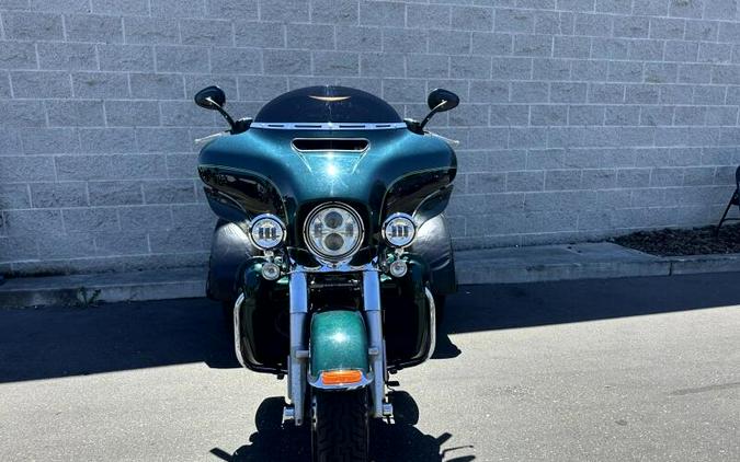 2016 Harley-Davidson® Tri Glide® Ultra Two-Tone Deep Jade Pearl/Vivid Black