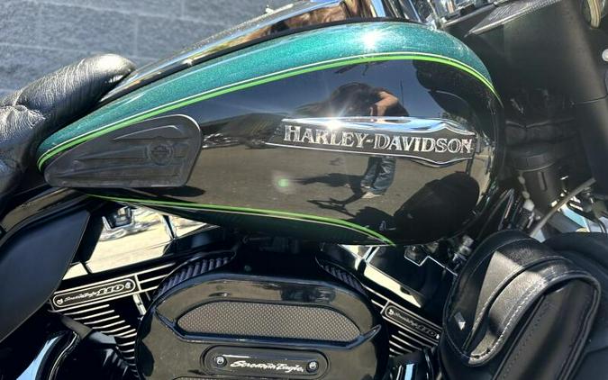 2016 Harley-Davidson® Tri Glide® Ultra Two-Tone Deep Jade Pearl/Vivid Black