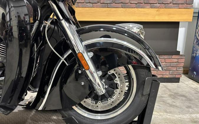 2015 Indian Motorcycle® Roadmaster™ Thunder Black