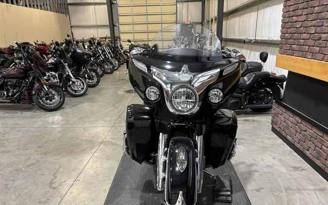 2015 Indian Motorcycle® Roadmaster™ Thunder Black