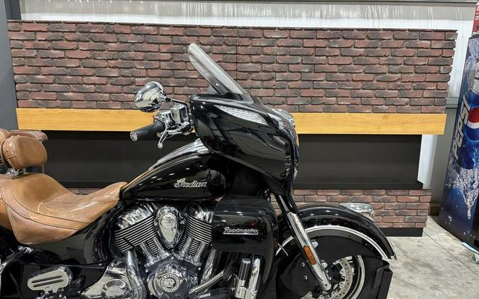 2015 Indian Motorcycle® Roadmaster™ Thunder Black